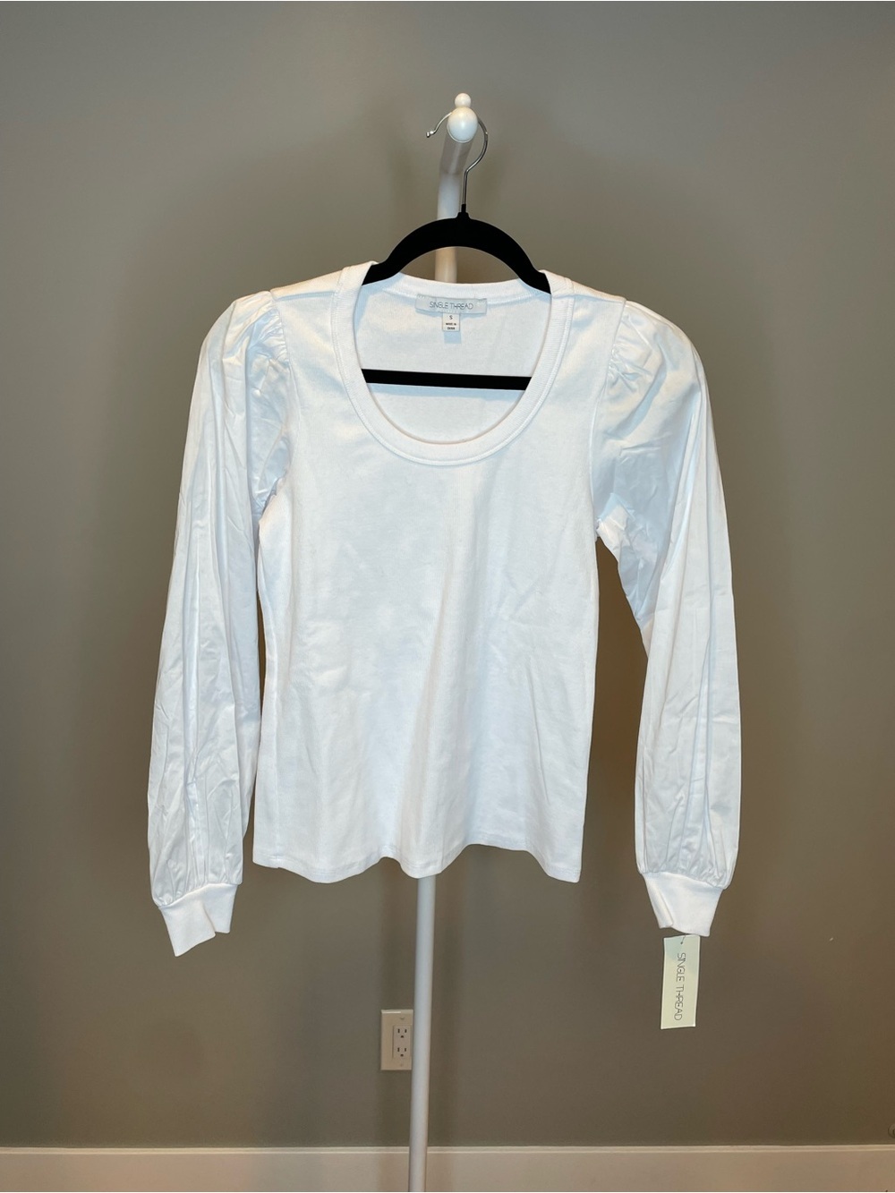 Single Thread White Scoop Neck Long-Sleeve Top with Puff Shoulders - Small NWT